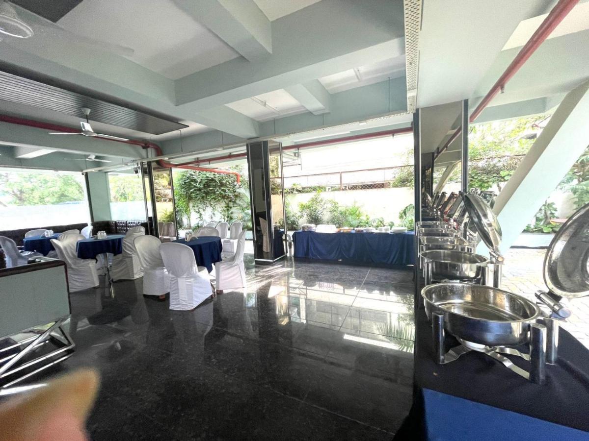 Hotel Airport Kk Ναγκπούρ Εξωτερικό φωτογραφία